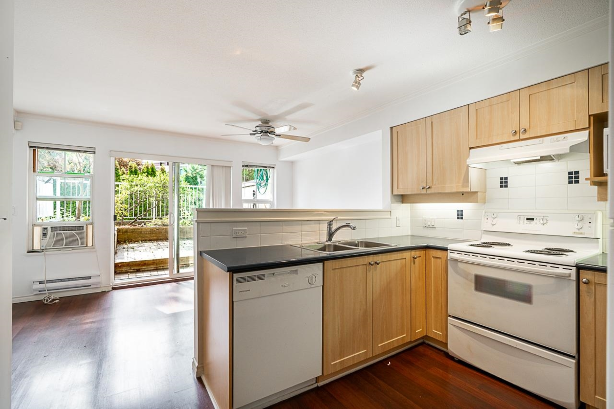 Guest Bathroom Photo of 4 7179 18th Avenue, Burnaby, BC