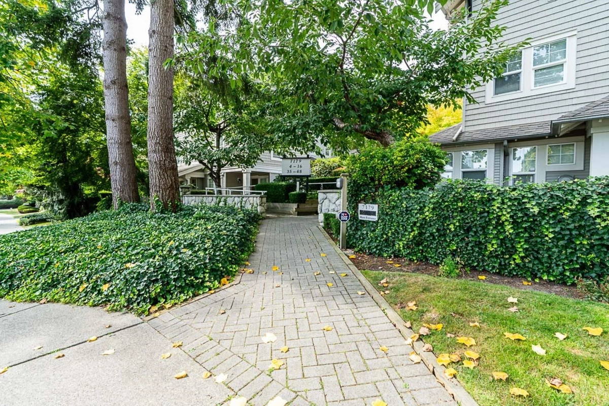 Kitchen Photo of 4 7179 18th Avenue, Burnaby, BC