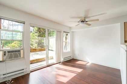 Basement Recreation Room Photo of 4 7179 18th Avenue, Burnaby, BC