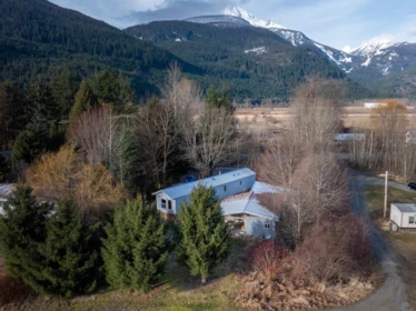 7636 Pemberton Meadows Road, Pemberton, BC, Pemberton — Manufactured Home for sale