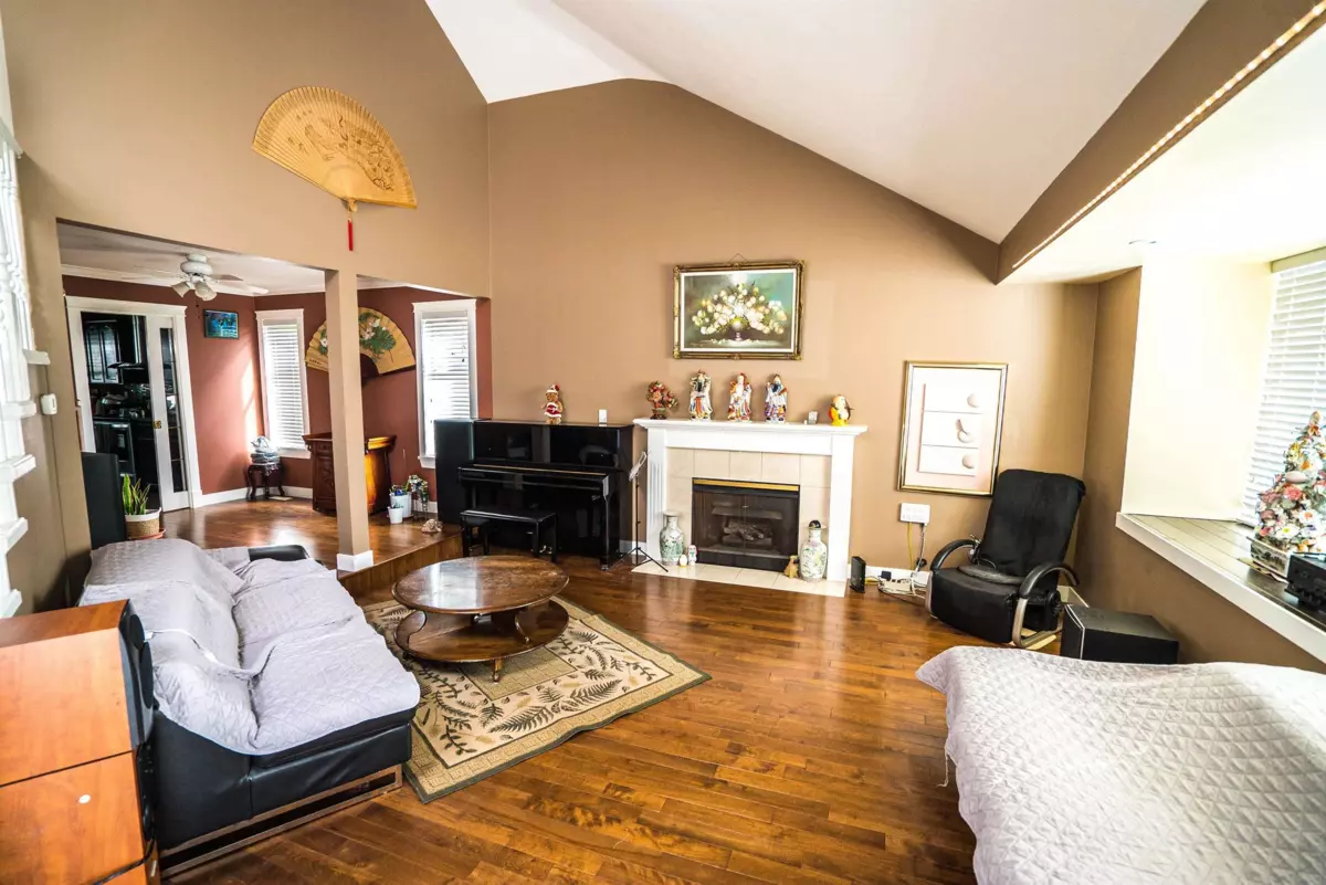 Living Room Photo of 9420 157 Street, Surrey, BC
