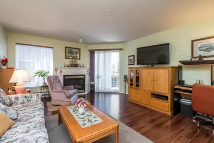 Kitchen Island Photo of 205 2435 Center Street, Abbotsford, BC