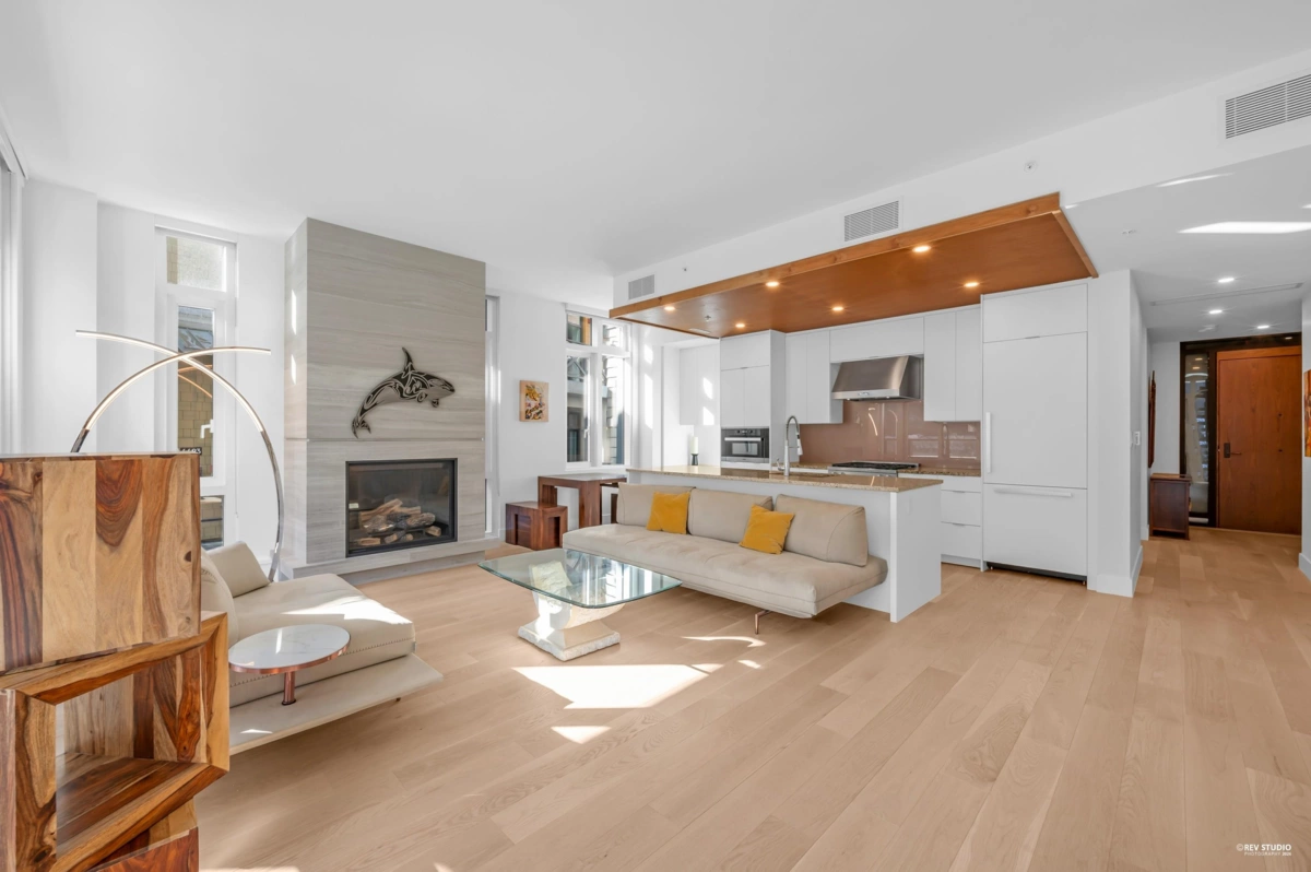 Dining Area Photo of 203 6697 Nelson Avenue, West Vancouver, BC