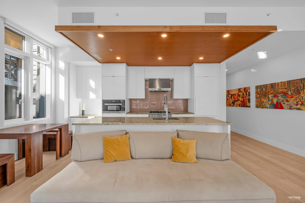 Living Room Photo of 203 6697 Nelson Avenue, West Vancouver, BC