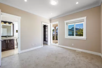 Entry Foyer Photo of 16067 14 Avenue, Surrey, BC