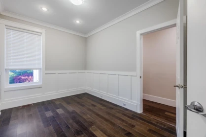 Walk-In Closet Photo of 16067 14 Avenue, Surrey, BC