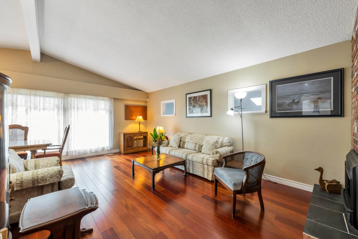 Dining Area Photo of 466 55 Street, Delta, BC