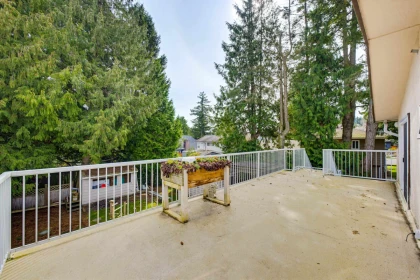 Basement Recreation Room Photo of 466 55 Street, Delta, BC
