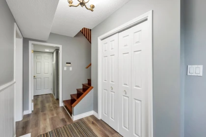 Mudroom Photo of 466 55 Street, Delta, BC