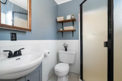 Guest Bathroom Photo of 45492 Spartan Crescent, Chilliwack, BC