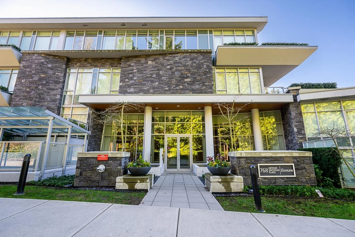 Living Room Photo of 401 768 Arthur Erickson Place, West Vancouver, BC