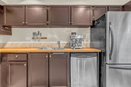 Kitchen Island Photo of 11 877 W 7th Avenue, Vancouver, BC