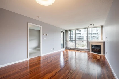 407 295 Guildford Way, Port Moody, BC, Port Moody — Apartment/Condo for sale
