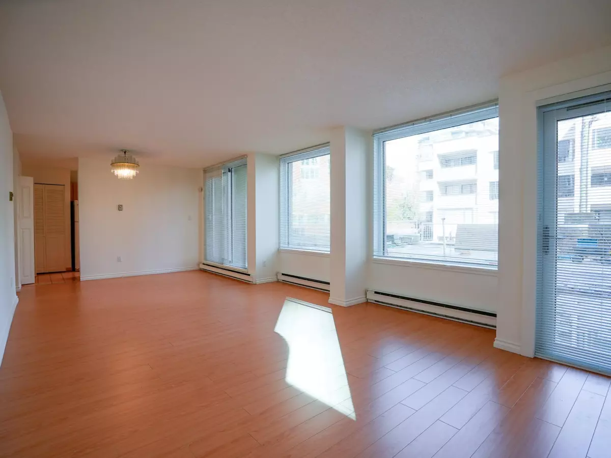 Dining Area Photo of 101 1845 Robson Street, Vancouver, BC