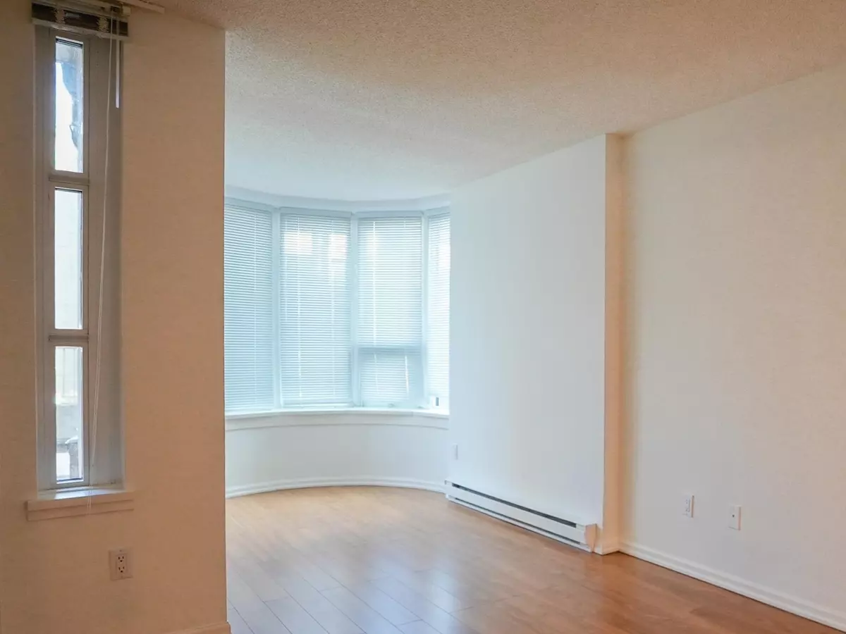 Family Room Photo of 101 1845 Robson Street, Vancouver, BC