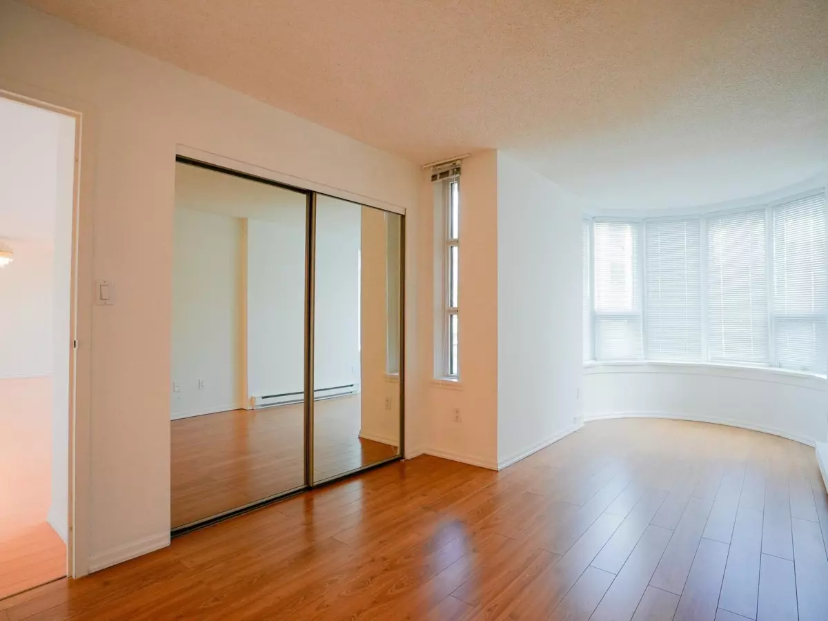 Living Room Photo of 101 1845 Robson Street, Vancouver, BC