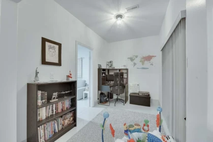 Entry Foyer Photo of 14958 83a Avenue, Surrey, BC