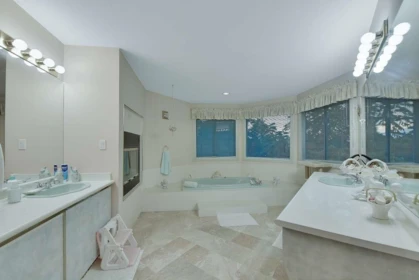 Guest Bathroom Photo of 14958 83a Avenue, Surrey, BC
