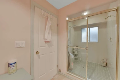 Hallway Photo of 14958 83a Avenue, Surrey, BC