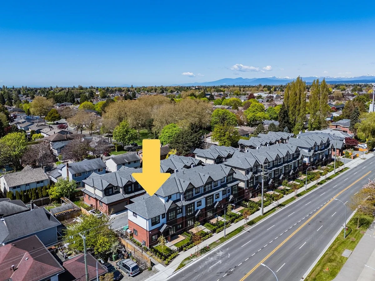 Family Room Photo of 11 10233 No. 2 Road, Richmond, BC