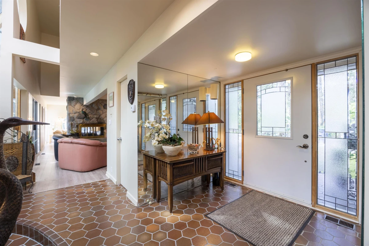 Living Room Photo of 13642 28 Avenue, Surrey, BC