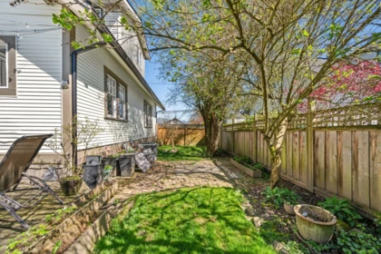 Garden / Landscaping Photo of 5695 Riverside Street, Abbotsford, BC