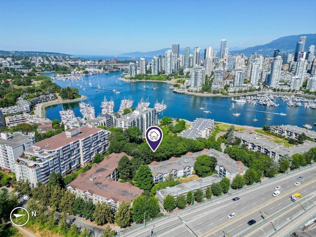 Family Room Photo of 500 Starboard Square, Vancouver, BC