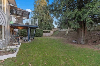 Front Yard Photo of 32976 Hawthorne Avenue, Mission, BC
