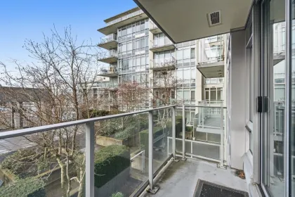 Kitchen Island Photo of 319 4818 Eldorado Mews, Vancouver, BC