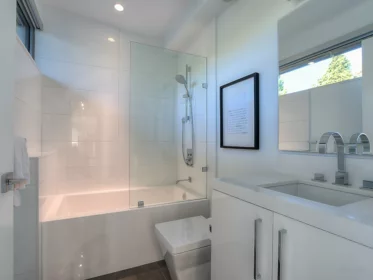 Hot Tub / Spa Photo of 389 N Glynde Avenue, Burnaby, BC