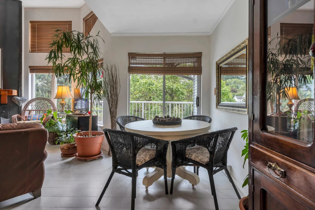 Living Room Photo of 301 33669 2nd Avenue, Mission, BC