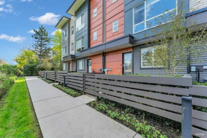 Front Yard Photo of 13 18887 72a Avenue, Surrey, BC