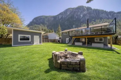 38325 Fir Street, Squamish, BC, Squamish — Single Family Residence for sale