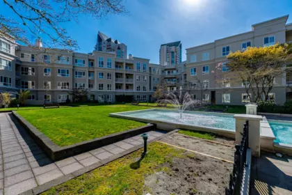 Garden / Landscaping Photo of 135 3098 Guildford Way, Coquitlam, BC