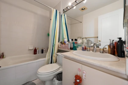 Powder Room Photo of 1301 2628 Ash Street, Vancouver, BC