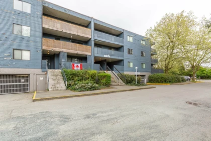 Front Yard Photo of 309 5906 176a Street, Surrey, BC