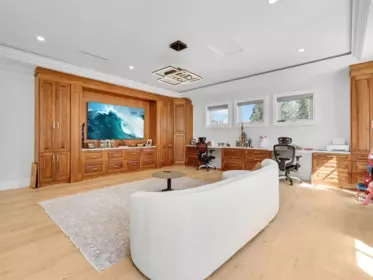 Garage Interior Photo of 16375 30b Avenue, Surrey, BC