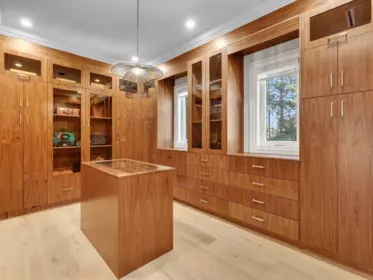 Mudroom Photo of 16375 30b Avenue, Surrey, BC