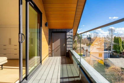 Entry Foyer Photo of 2 372 E 37 Avenue, Vancouver, BC