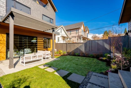 Street View Photo of 2 372 E 37 Avenue, Vancouver, BC