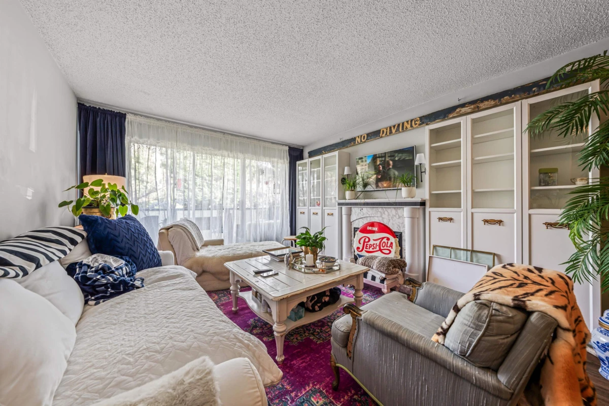 Family Room Photo of 207 230 Mowat Street, New Westminster, BC