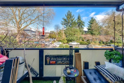 Front Yard Photo of 207 230 Mowat Street, New Westminster, BC