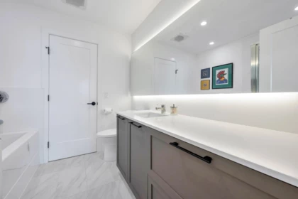 Powder Room Photo of 3 17555 57a Avenue, Surrey, BC