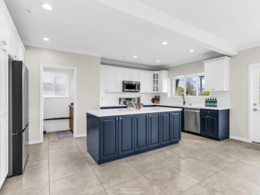 Kitchen Island Photo of 627 E 30th Avenue, Vancouver, BC