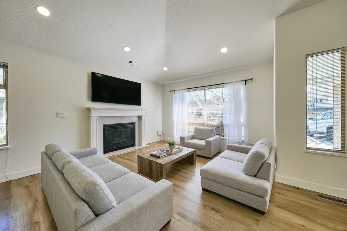 Living Room Photo of 23015 124b Avenue, Maple Ridge, BC