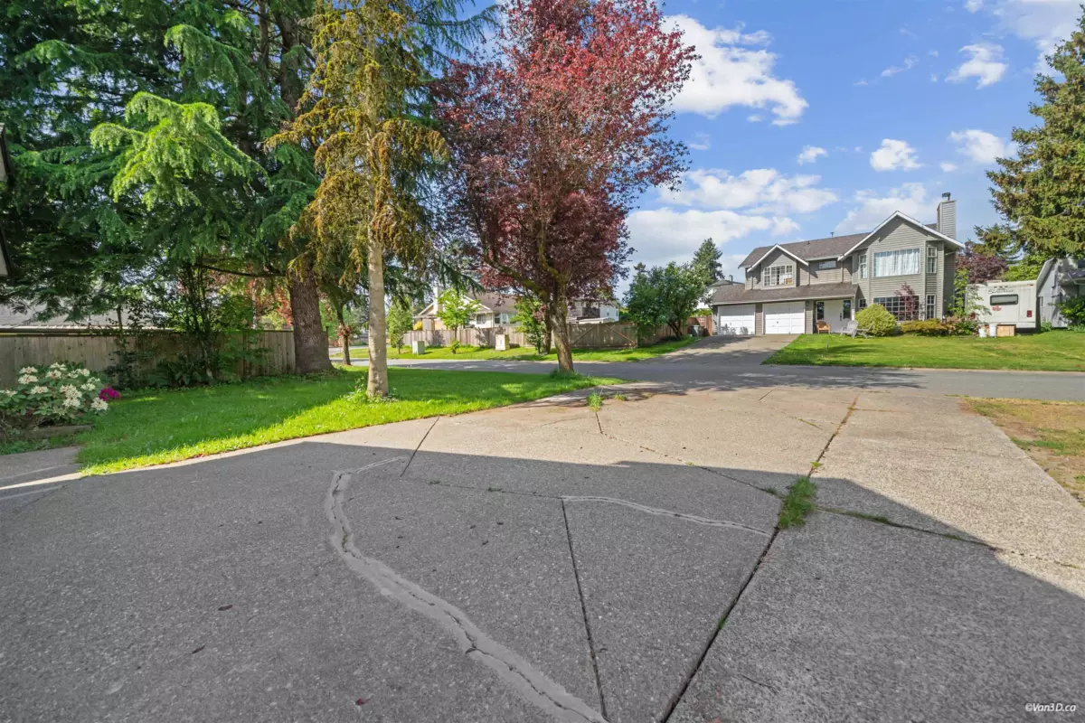 Living Room Photo of 6034 174 Street, Surrey, BC