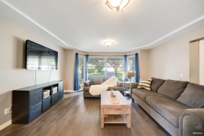 Kitchen Island Photo of 6034 174 Street, Surrey, BC