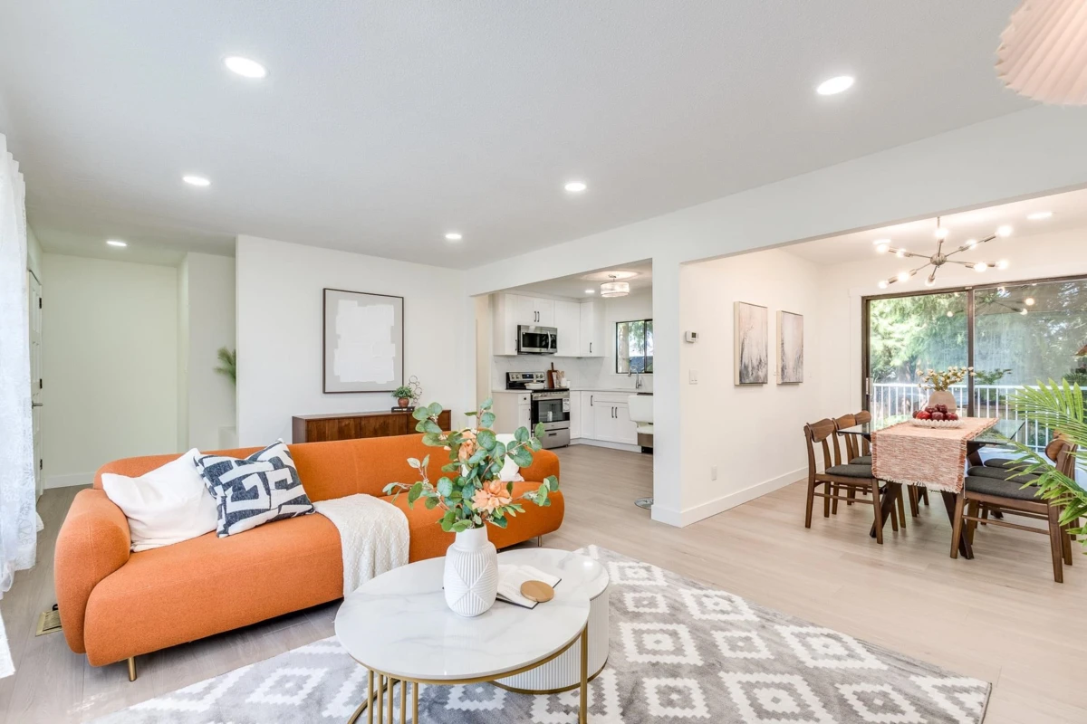 Dining Area Photo of 2155 Rindall Avenue, Port Coquitlam, BC