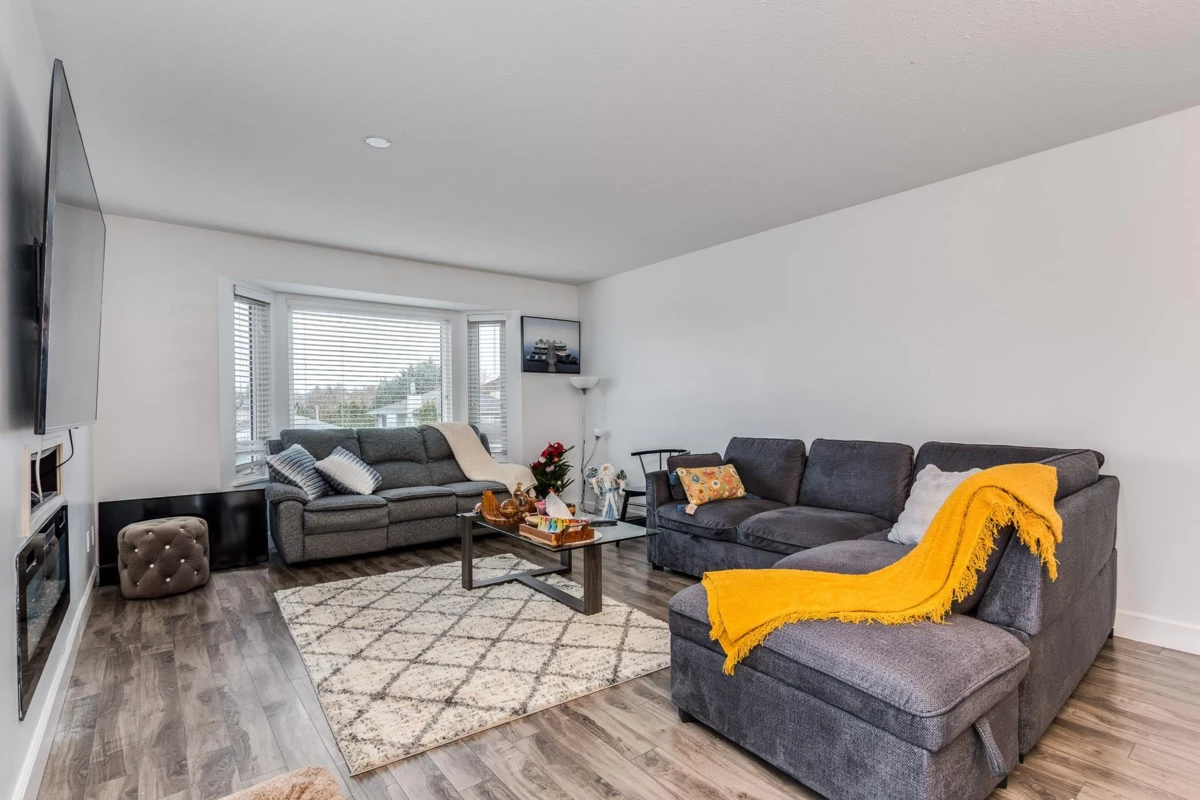 Dining Area Photo of 11390 Harrison Street, Maple Ridge, BC