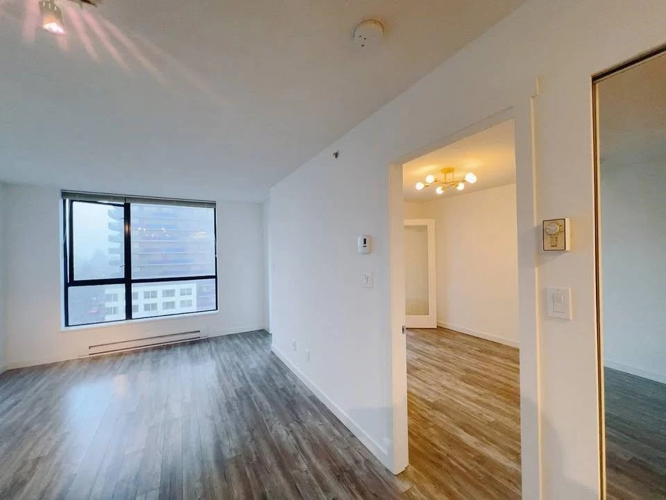 Dining Area Photo of 806 3438 Vanness Avenue, Vancouver, BC